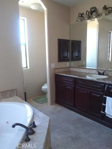 11572 Prairie, Oak Hills, California 92344