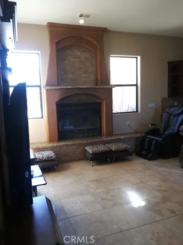 11572 Prairie, Oak Hills, California 92344