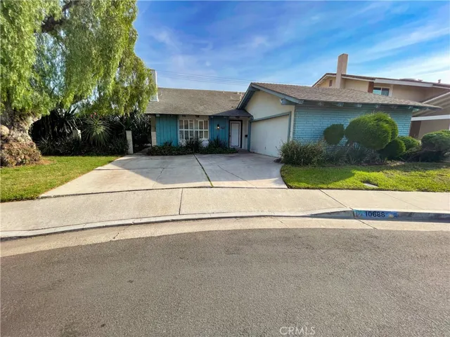 10688 La Tehama Circle, Fountain Valley, California 92708