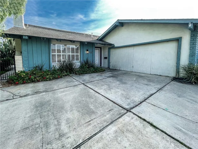 10688 La Tehama Circle, Fountain Valley, California 92708