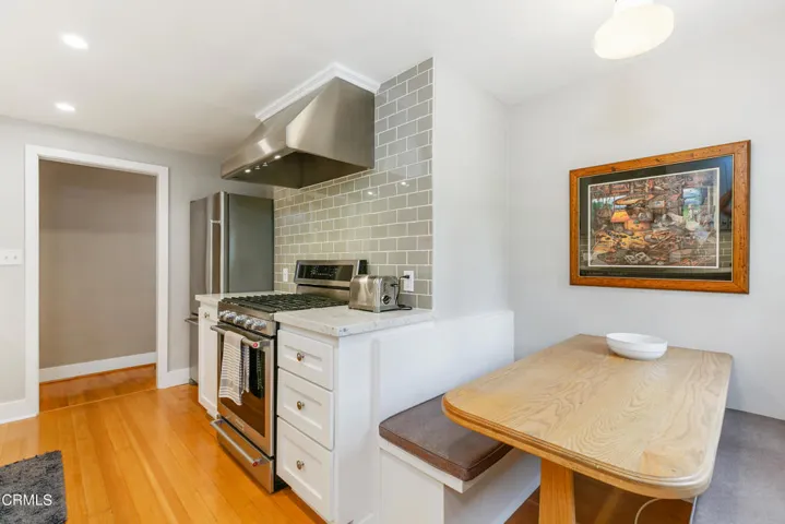 Kitchen_EatingArea