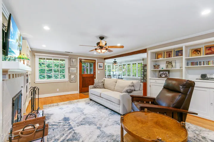 LivingRoom/Dining Area