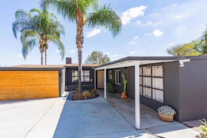 320 Ocean View Dr, Vista, California 92084