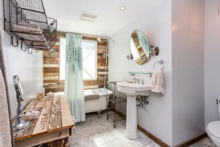 320 Ocean View Dr, Vista, California 92084