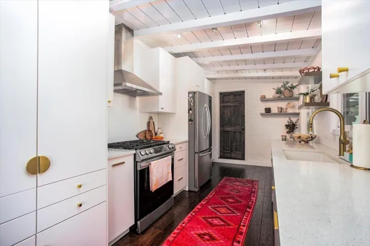 320 Ocean View Dr, Vista, California 92084