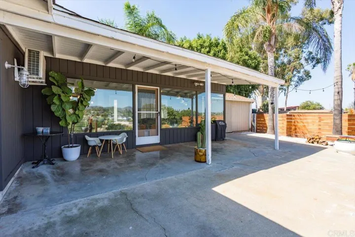 320 Ocean View Dr, Vista, California 92084