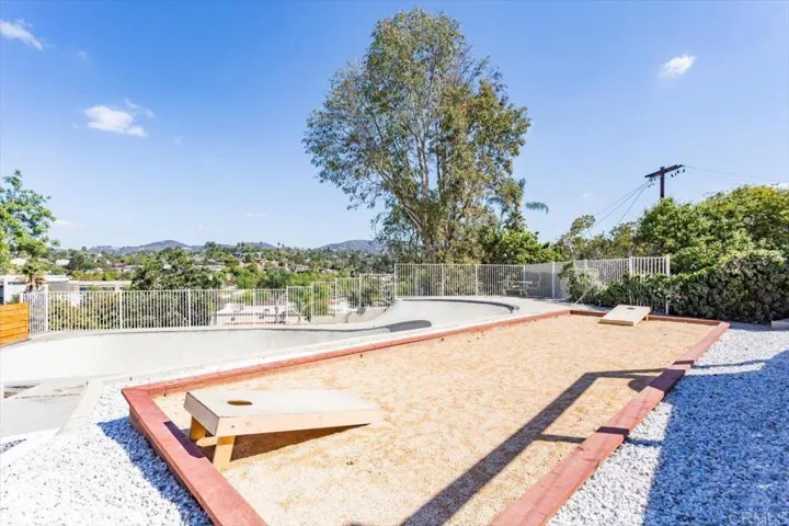 320 Ocean View Dr, Vista, California 92084