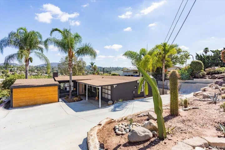 320 Ocean View Dr, Vista, California 92084