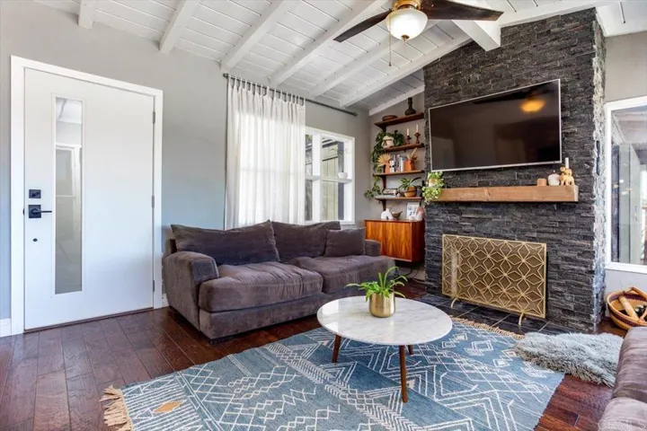 320 Ocean View Dr, Vista, California 92084