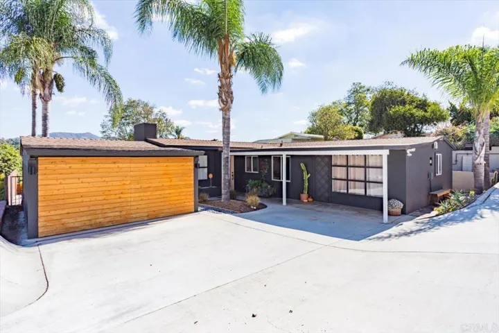 320 Ocean View Dr, Vista, California 92084