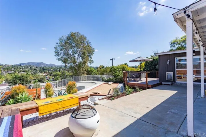 320 Ocean View Dr, Vista, California 92084