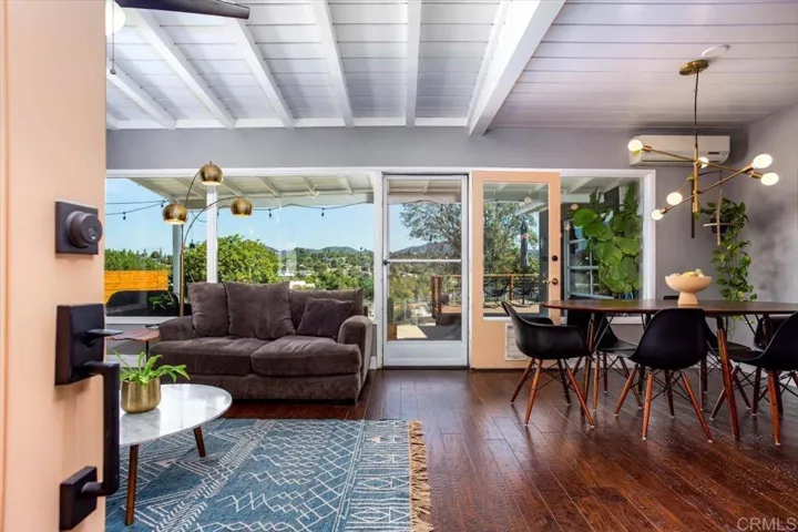 320 Ocean View Dr, Vista, California 92084
