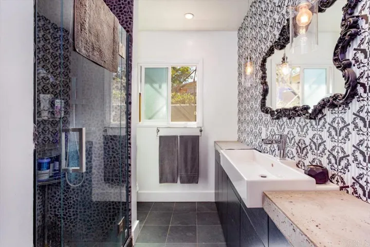 320 Ocean View Dr, Vista, California 92084