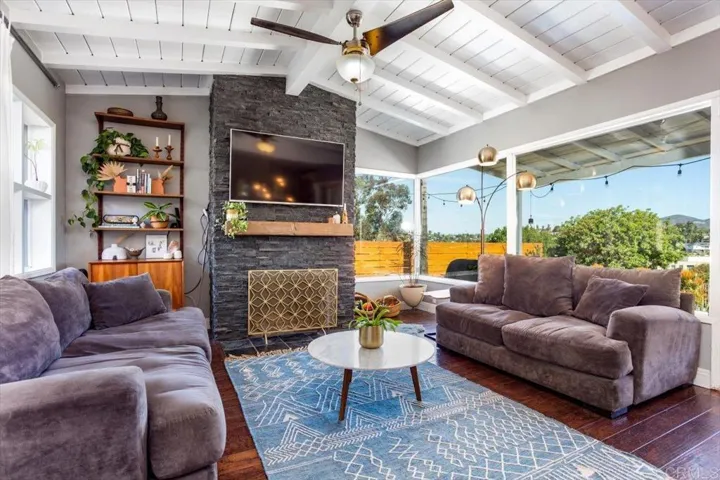 320 Ocean View Dr, Vista, California 92084
