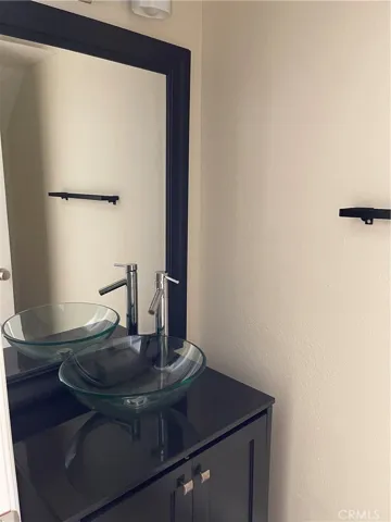 1/4 bath off living room