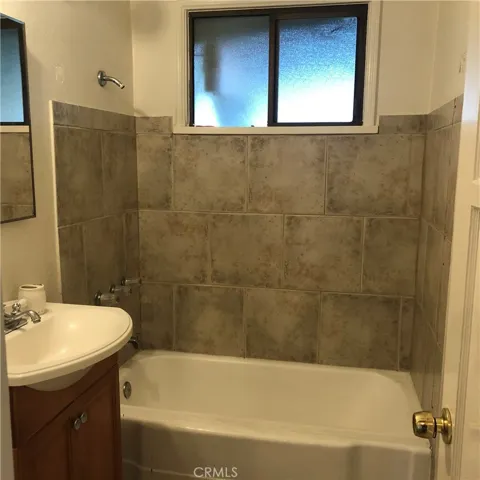 18424 Calvert Street, Tarzana, California 91335