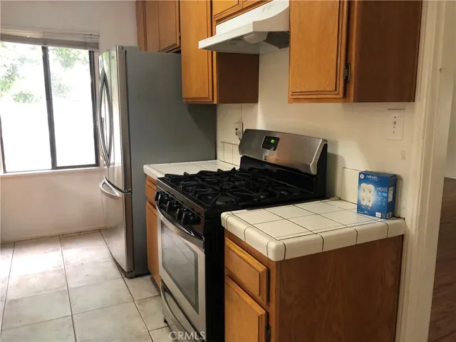18424 Calvert Street, Tarzana, California 91335