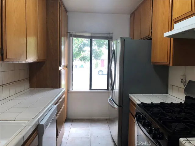 18424 Calvert Street, Tarzana, California 91335