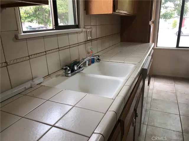 18424 Calvert Street, Tarzana, California 91335
