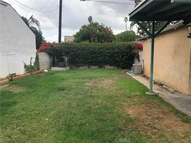18424 Calvert Street, Tarzana, California 91335