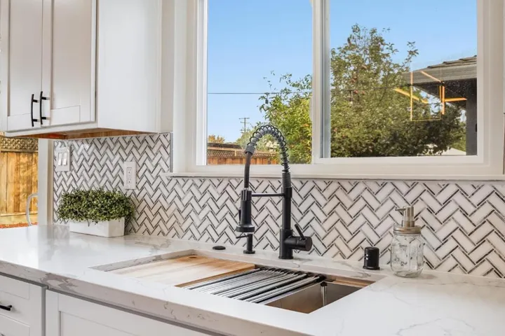 945 Portola Drive, San Leandro, California 94578