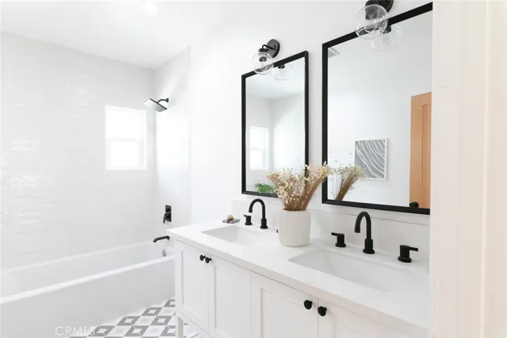 2227 S Longwood Avenue, Los Angeles, California 90016