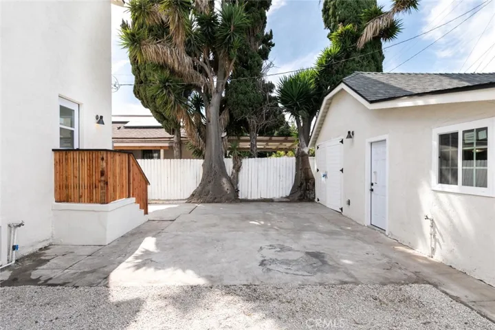 2227 S Longwood Avenue, Los Angeles, California 90016