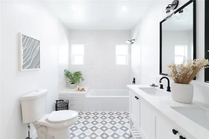 2227 S Longwood Avenue, Los Angeles, California 90016