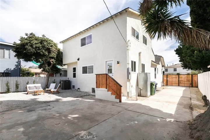 2227 S Longwood Avenue, Los Angeles, California 90016