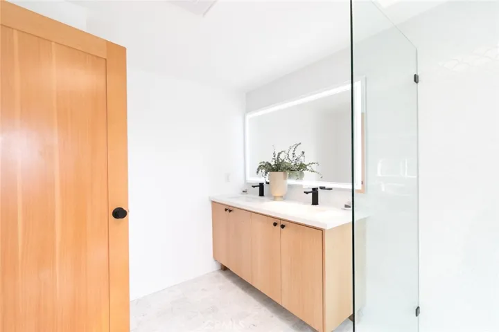 2227 S Longwood Avenue, Los Angeles, California 90016