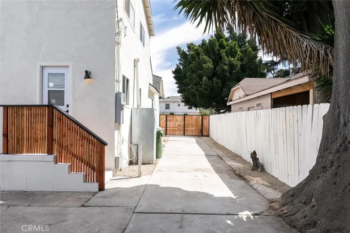2227 S Longwood Avenue, Los Angeles, California 90016