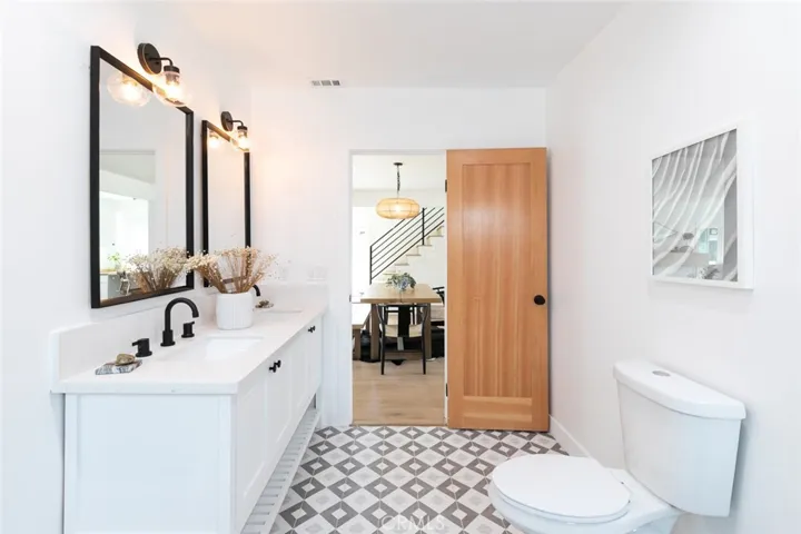 2227 S Longwood Avenue, Los Angeles, California 90016