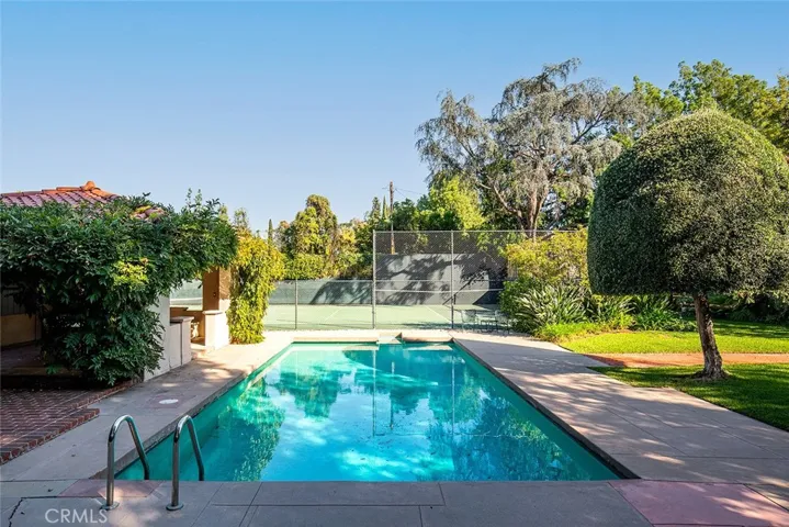 685 Oak Knoll Circle, Pasadena, California 91106