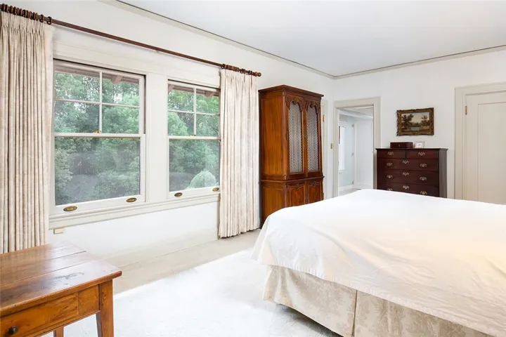 685 Oak Knoll Circle, Pasadena, California 91106