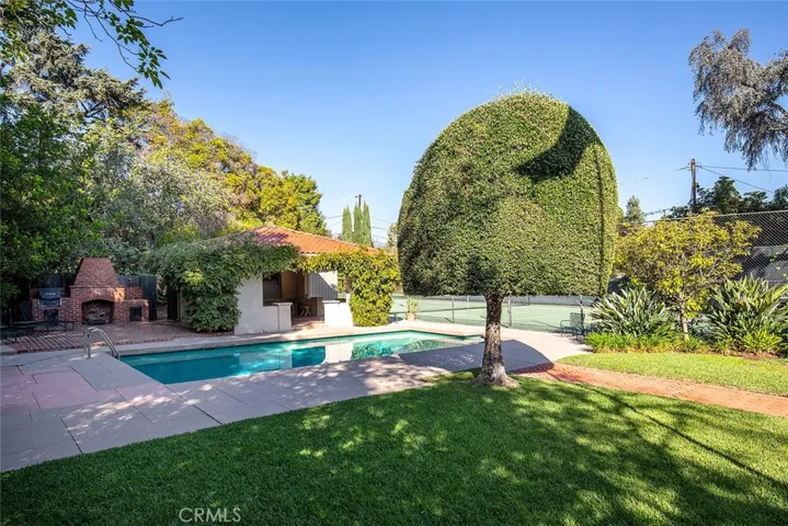 685 Oak Knoll Circle, Pasadena, California 91106