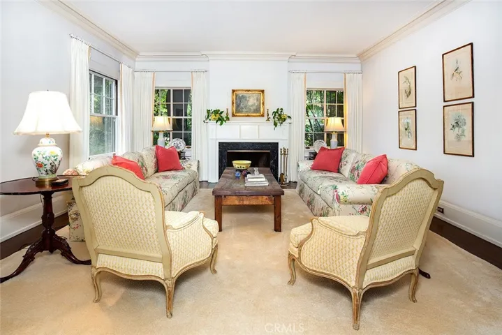 685 Oak Knoll Circle, Pasadena, California 91106