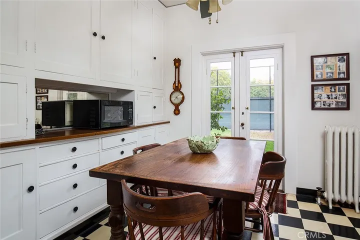 685 Oak Knoll Circle, Pasadena, California 91106