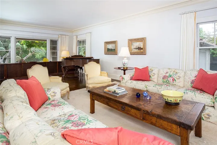685 Oak Knoll Circle, Pasadena, California 91106