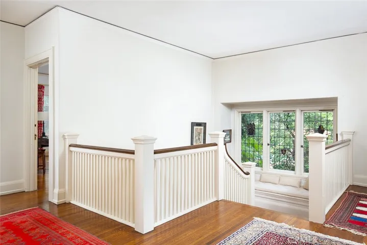685 Oak Knoll Circle, Pasadena, California 91106