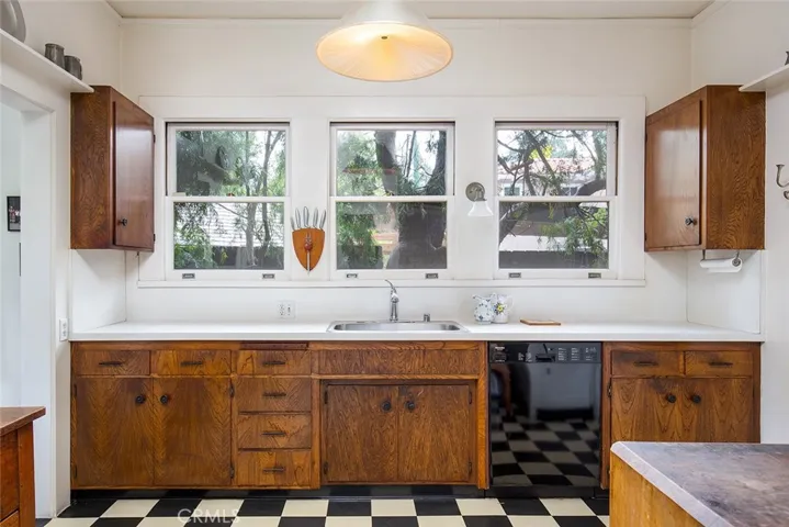 685 Oak Knoll Circle, Pasadena, California 91106