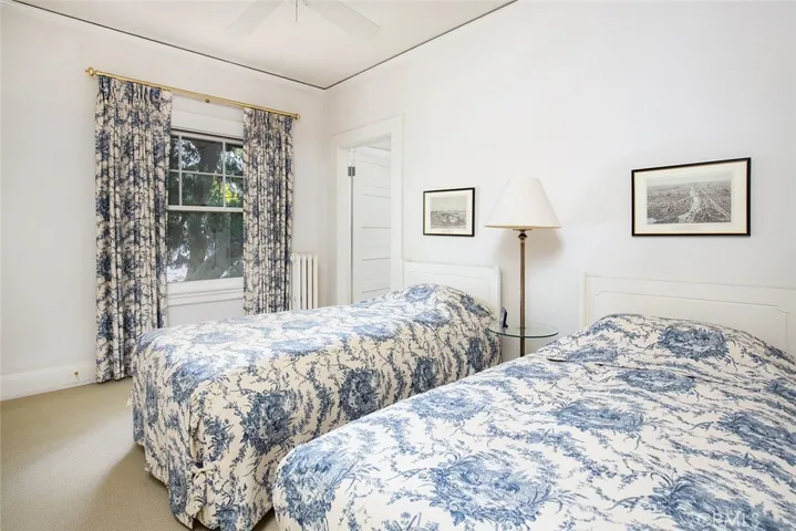 685 Oak Knoll Circle, Pasadena, California 91106