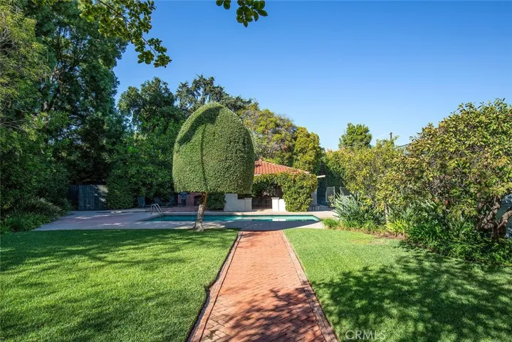 685 Oak Knoll Circle, Pasadena, California 91106