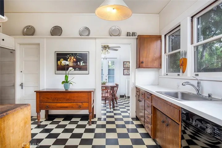 685 Oak Knoll Circle, Pasadena, California 91106