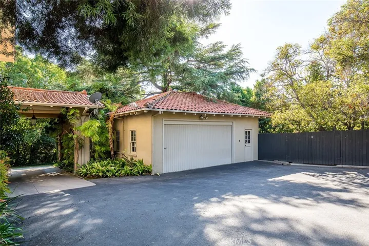 685 Oak Knoll Circle, Pasadena, California 91106