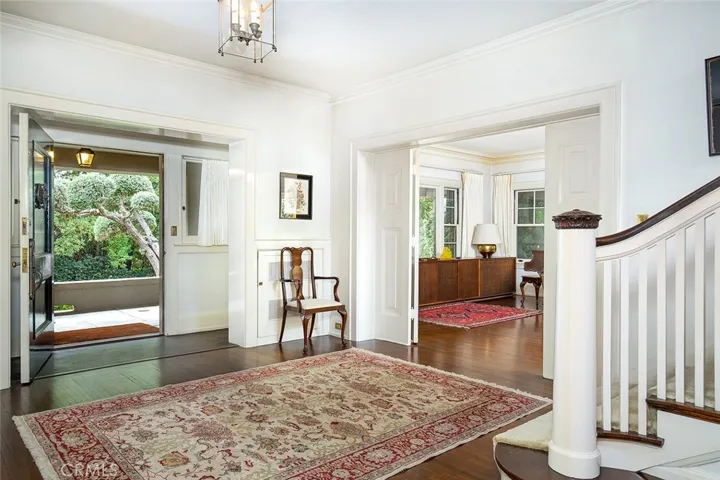 685 Oak Knoll Circle, Pasadena, California 91106