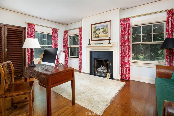 685 Oak Knoll Circle, Pasadena, California 91106
