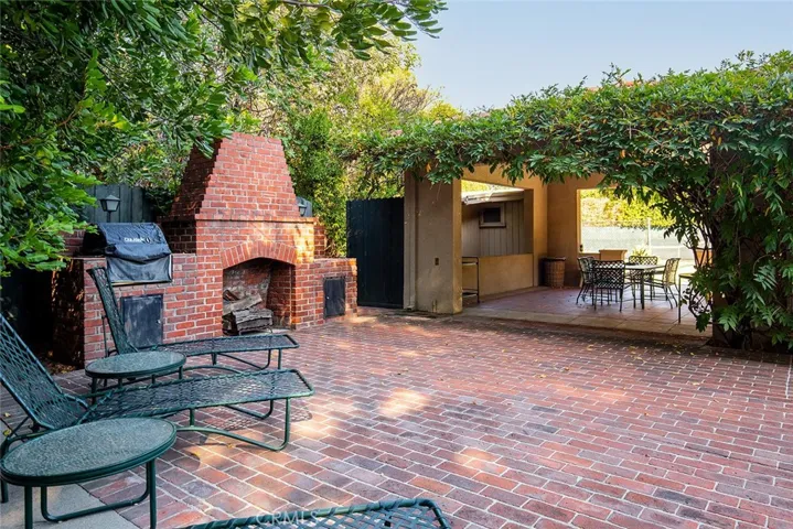 685 Oak Knoll Circle, Pasadena, California 91106