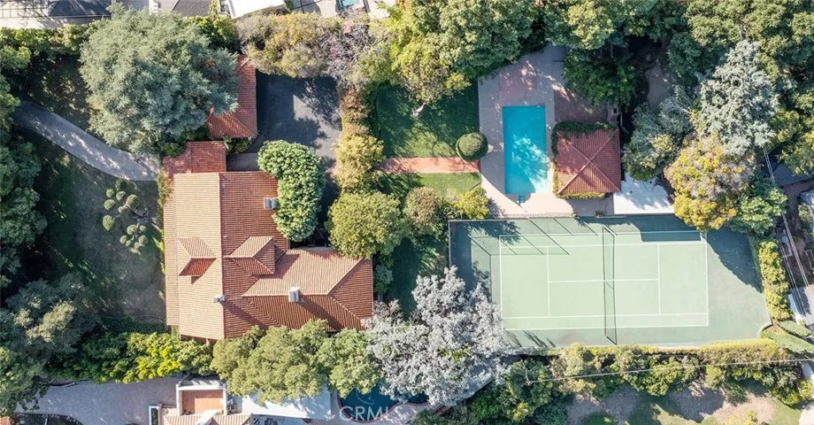 685 Oak Knoll Circle, Pasadena, California 91106