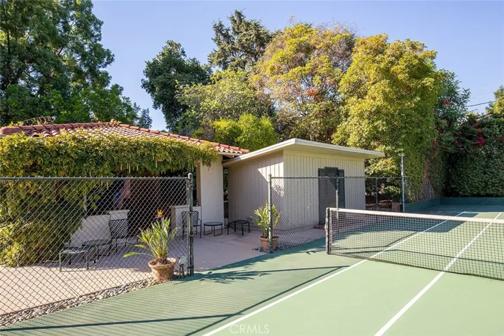 685 Oak Knoll Circle, Pasadena, California 91106