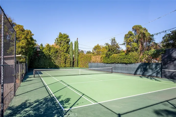 685 Oak Knoll Circle, Pasadena, California 91106